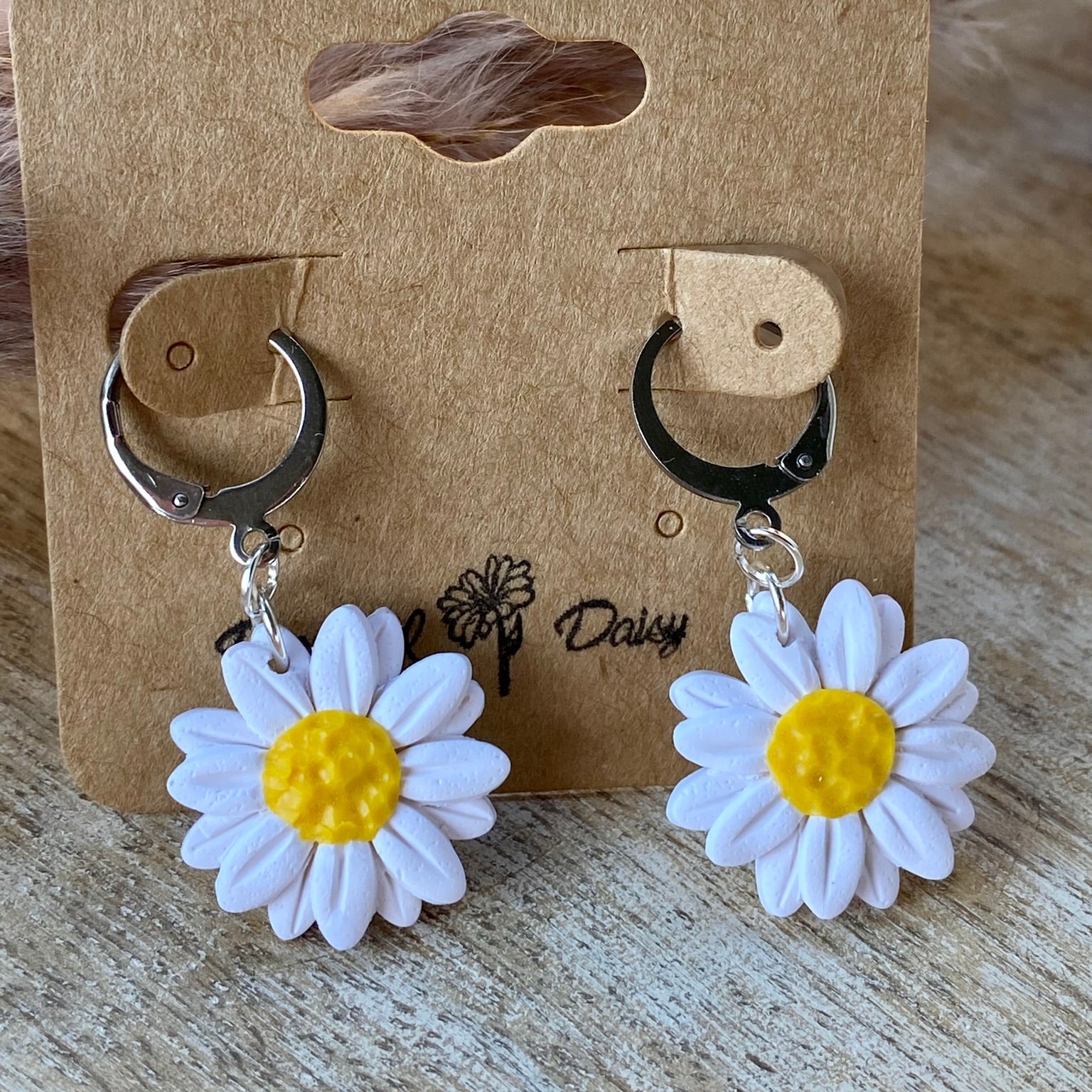 Daisy Dangle Huggies