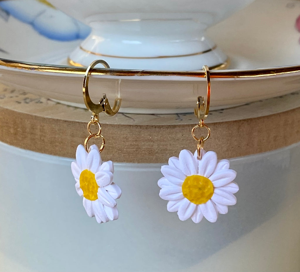 Daisy Dangle Huggies