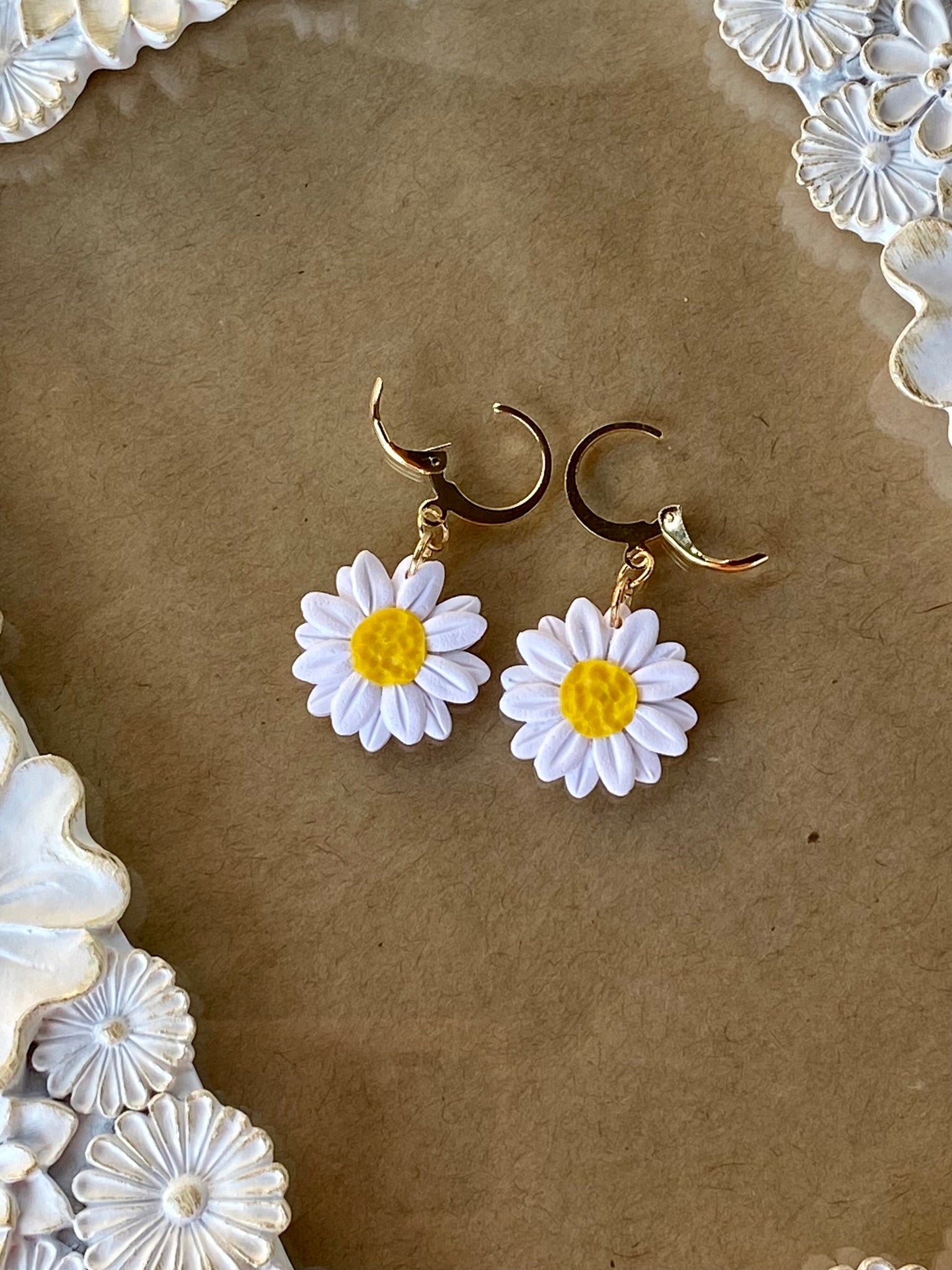 Daisy Dangle Huggies