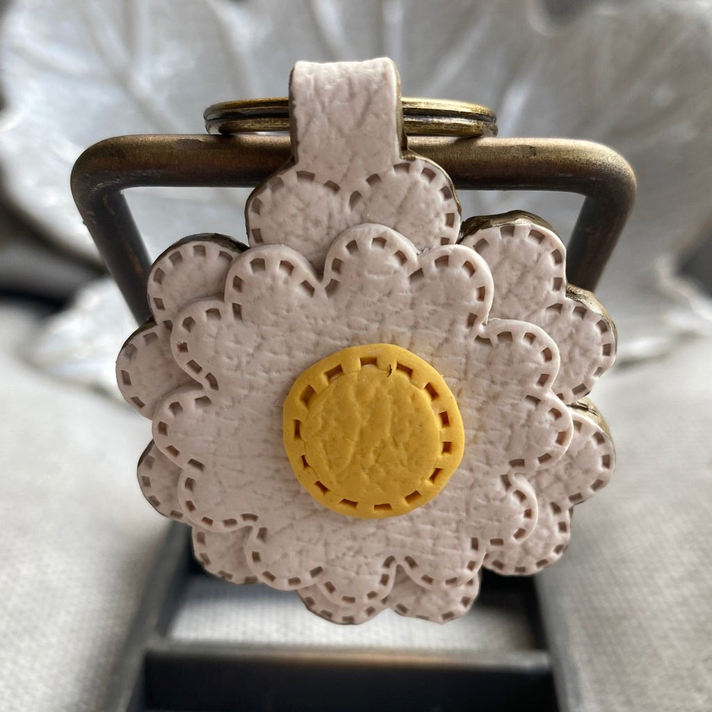 Daisy Keychain